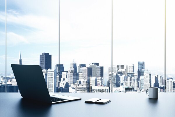 Vue de la fenêtre du bureau depuis le gratte-ciel