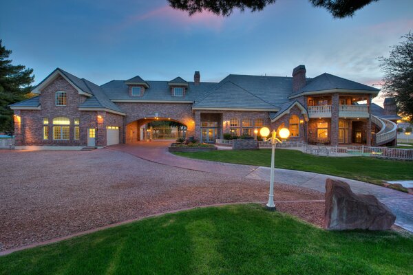 Country house. Terrace, sun beds, swimming pool