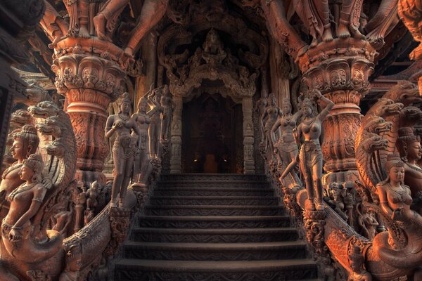 Architecture et entrée du vieux temple