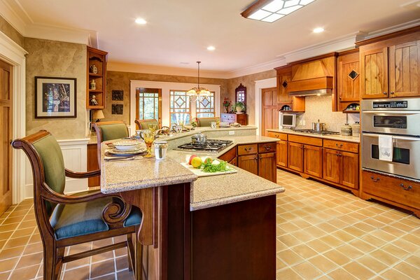 Cocina moderna con zona de comedor