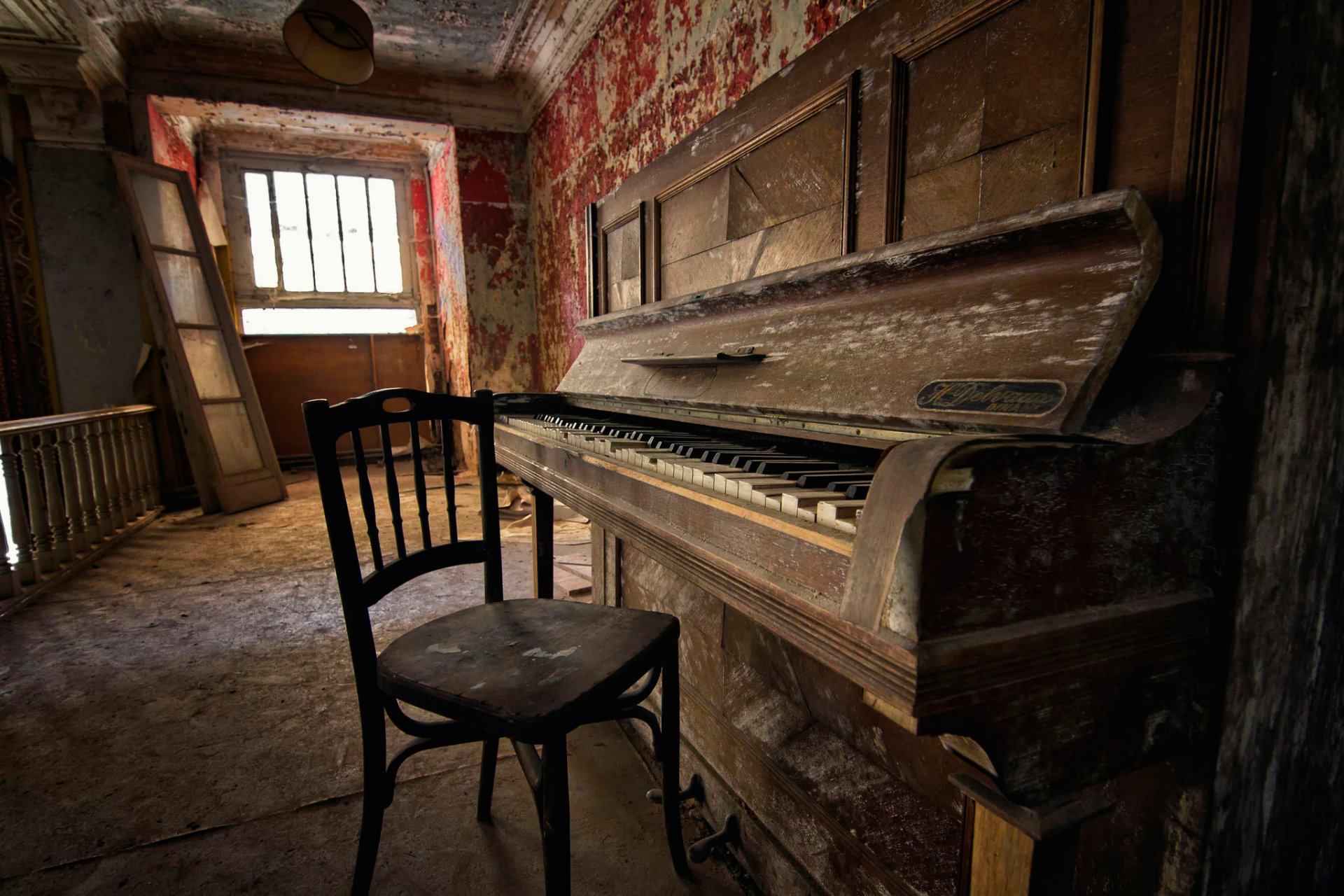 pianoforte sedia stanza finestra