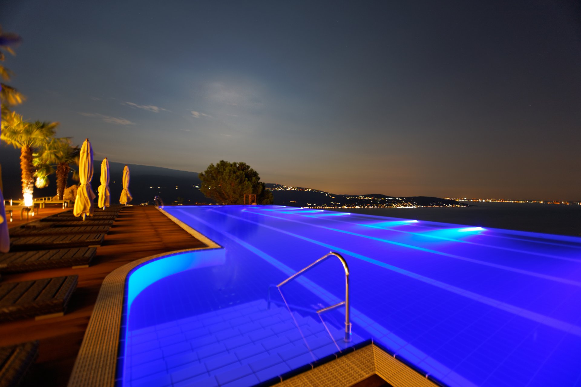 piscine nuit paysage