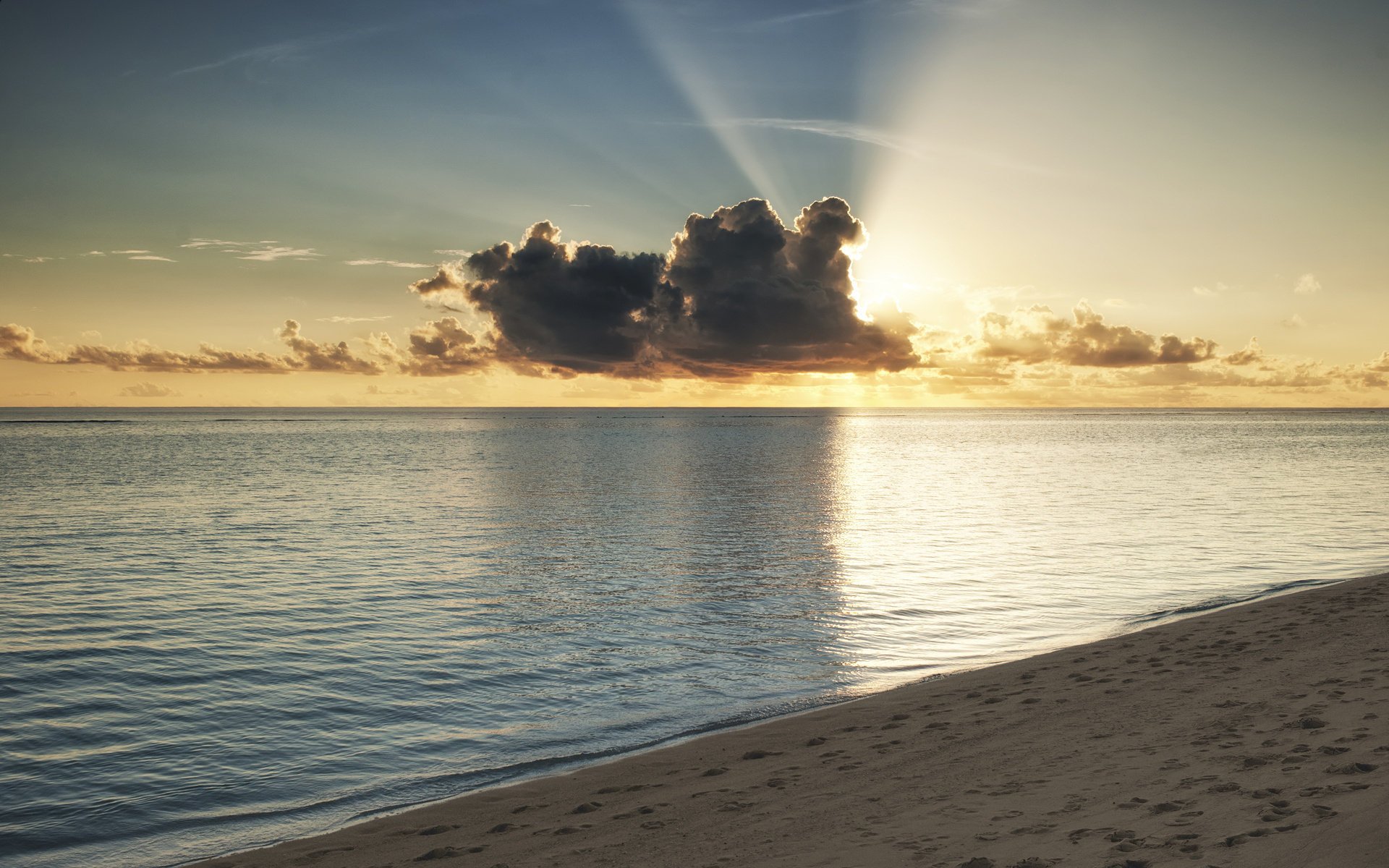 malediwy słońce zachód słońca chmury promienie morze ocean plaża