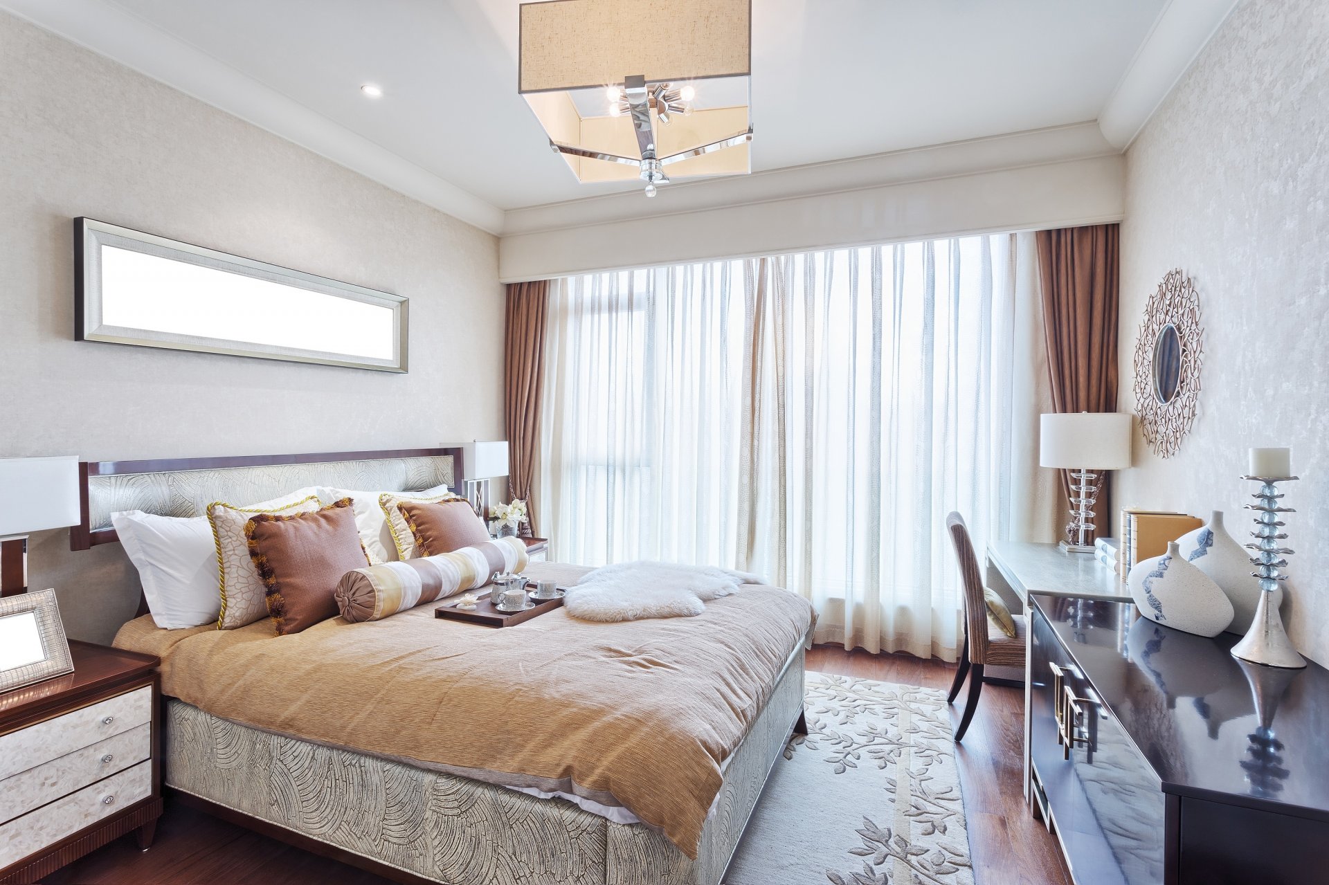 cama almohadas dormitorio interior