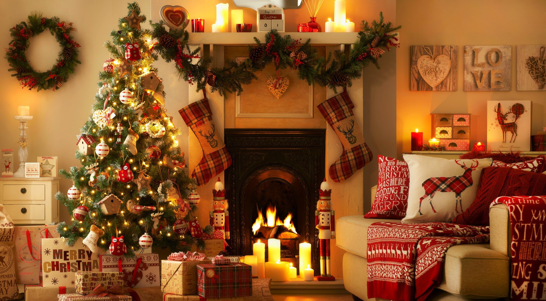 intérieur cheminée bougies arbre de noël lanternes amour coeur lumières