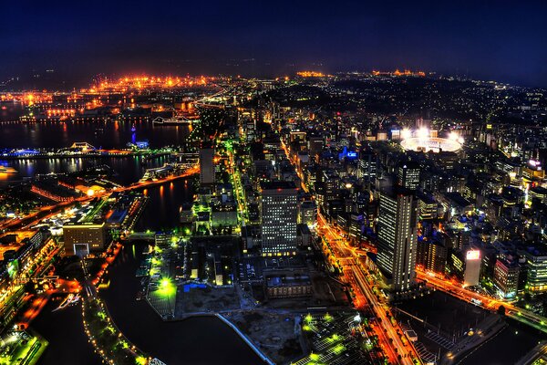 Le Japon la nuit est beau comme toujours