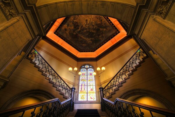 Escalera del Palacio que conduce al Museo