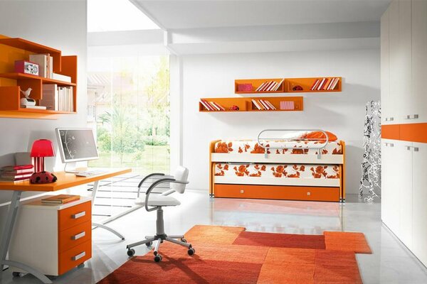 Pomarańczowo-biały pokój dziecięcy