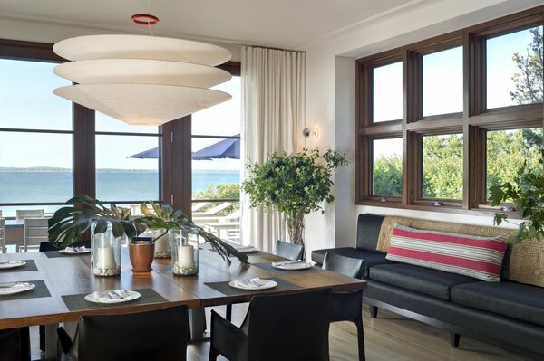 A house in a villa is a dining room with a stylish interior design