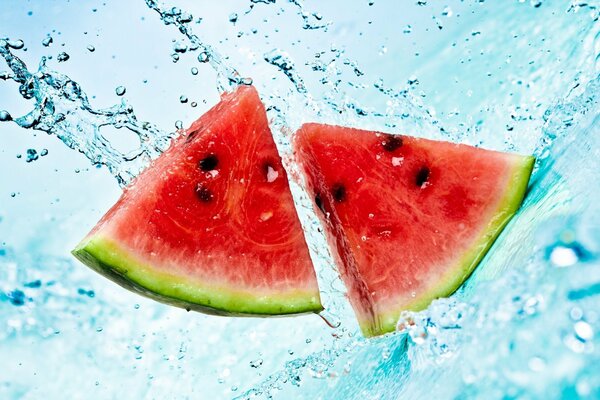 Scheibe Wassermelone in Wasserspray