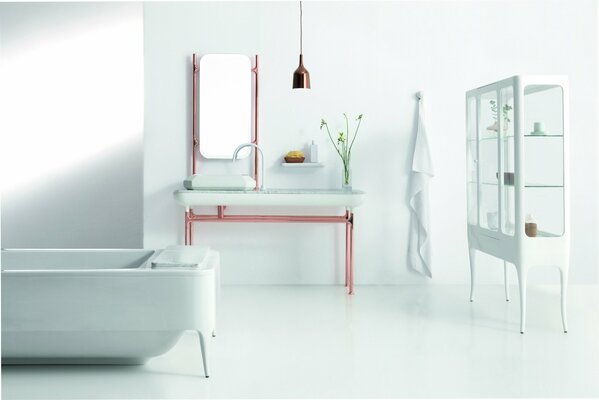 Ampio bagno in bianco