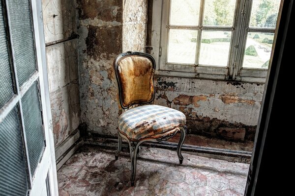 A room with a window to the courtyard