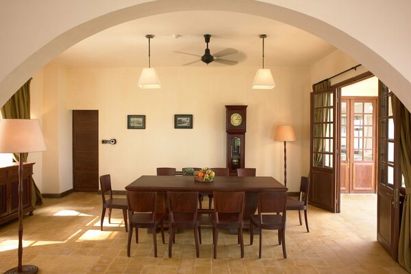 Design elegante della sala da pranzo in Villa