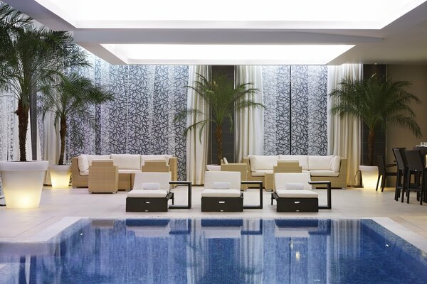 The best option to relax in a hotel with a swimming pool