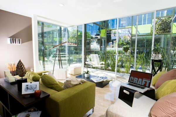 The interior of the hallway, combining greenery with furniture