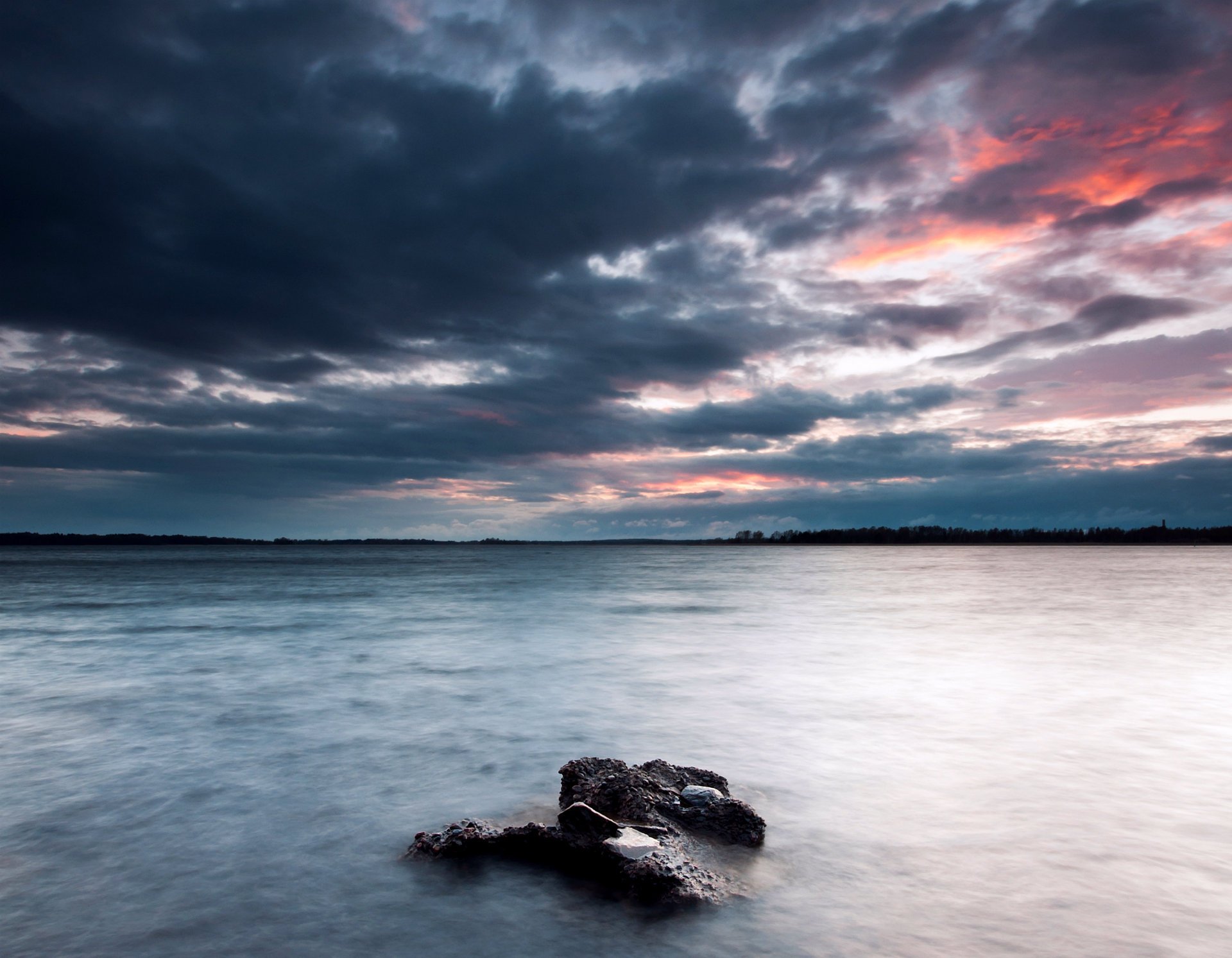 ky sweden lake sweden stones coast evening lake stones shore cloud