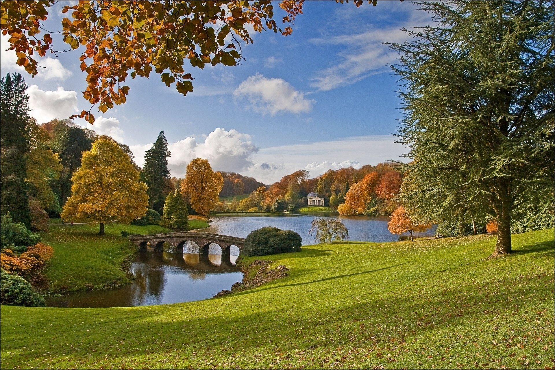 wiltshire stourhead garden wiltshire angleterre lac angleterre pont