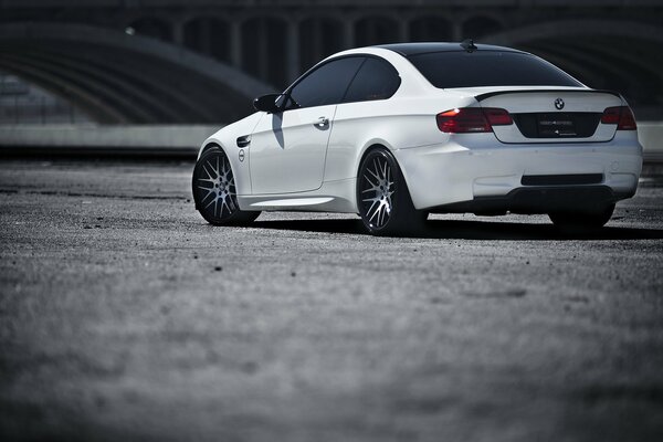 Białe BMW i jego Widok Z Tyłu