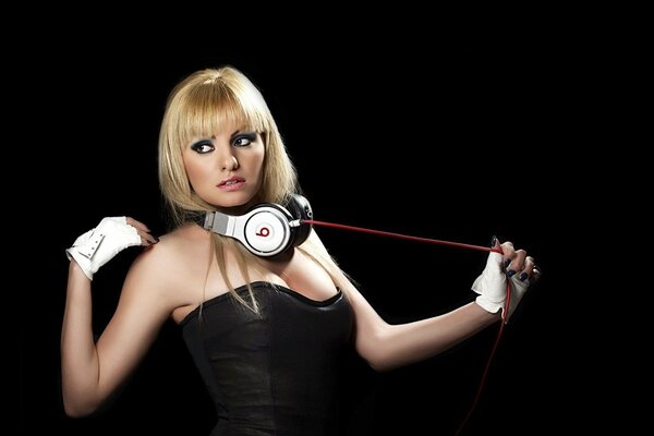 Spectacular blonde advertising headphones