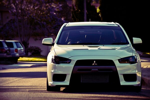 Mitsubishi lancer white car