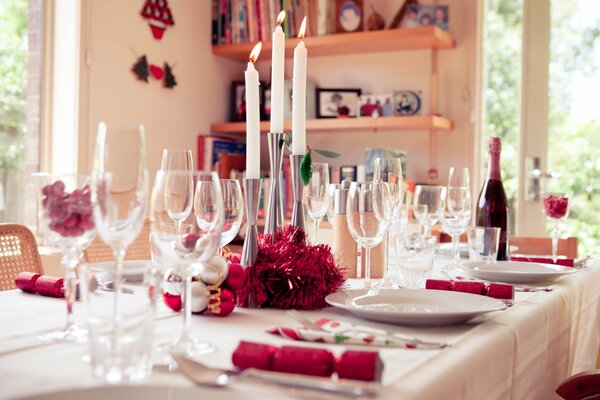 Table setting with champagne glasses