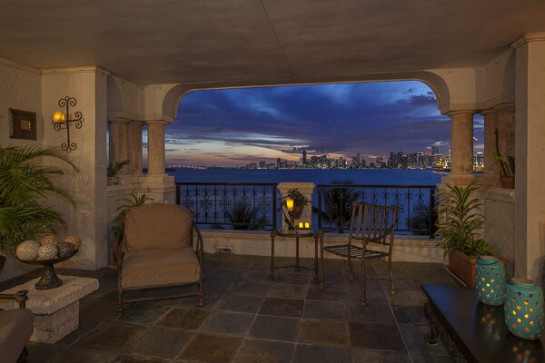 Interno di una grande terrazza a Miami