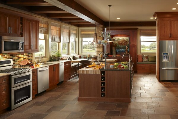 Appareils de cuisine, cuisinière et réfrigérateur . Style intérieur en bois . Meubles et table et coin