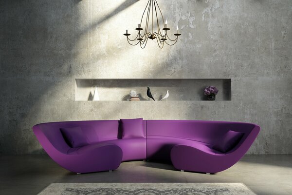 Fioletowa sofa. Żyrandol. Wnętrze