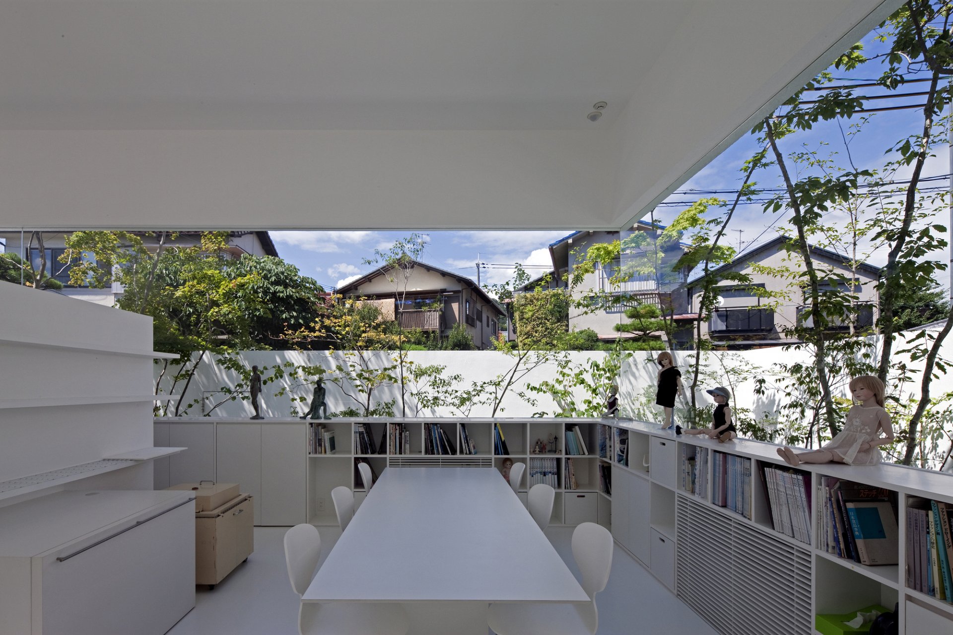 bianco interno libri scaffali vetri solidi