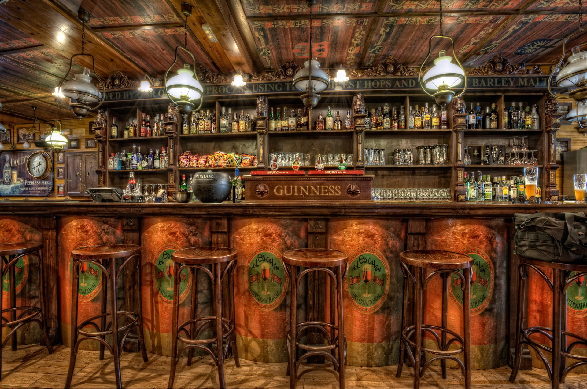 guinness pub bar bar bancone poltrone alcol bevande