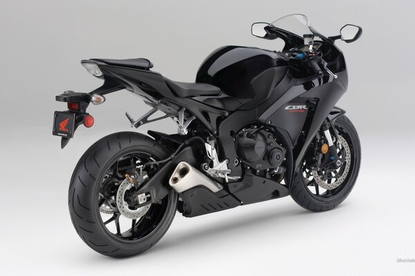 Motocykl sportowy Honda czarny