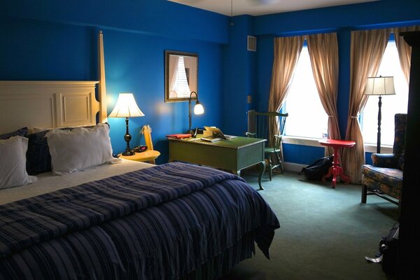 Bedroom in warm dark colors