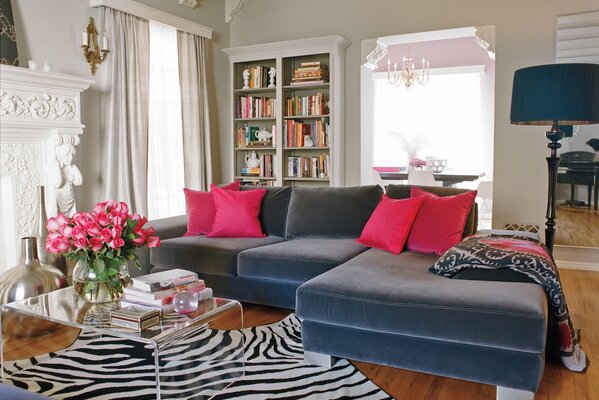 Living room with grey sofa and pink pillows