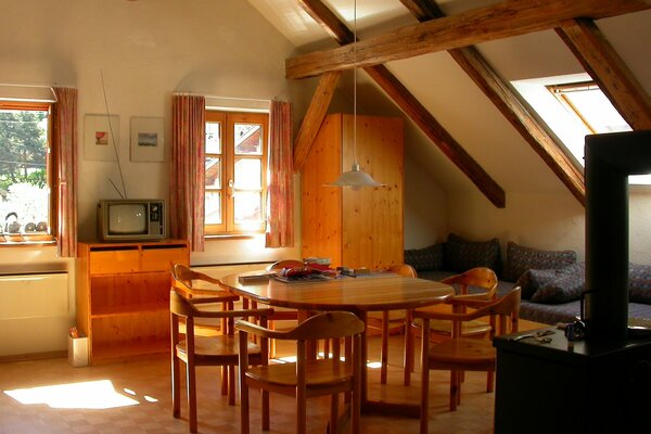 Interior de la sala de estar en la cabaña