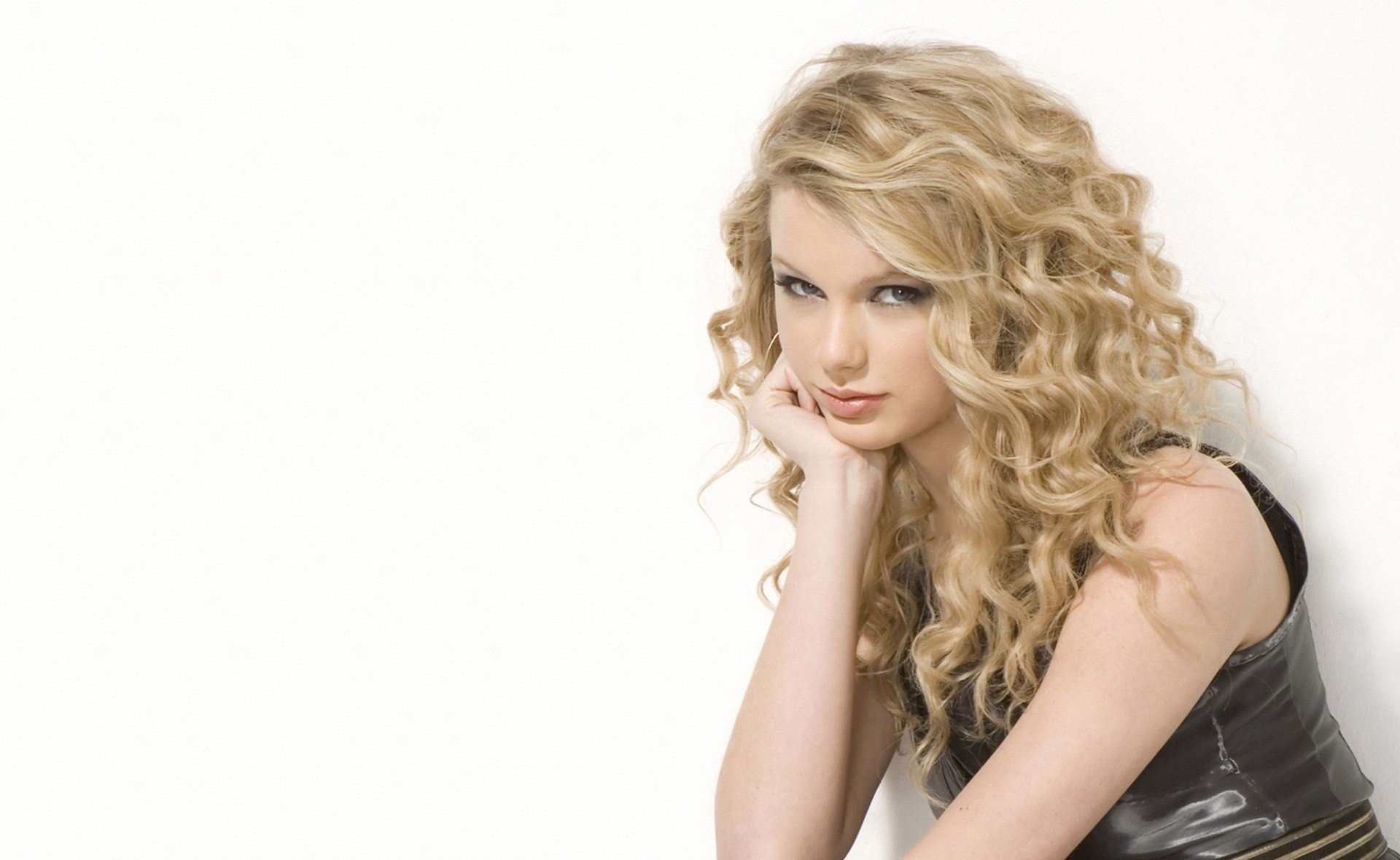 cantante taylor swift riccioli