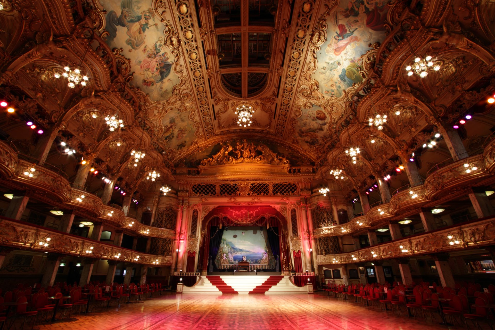 salle de bal scène loges chaises lustres parquet kippa2001 deviantart