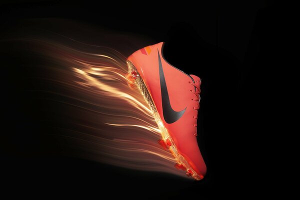 Nike de color naranja brillante con tachuelas