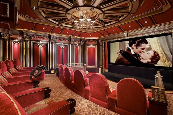 Home theater con interni chic