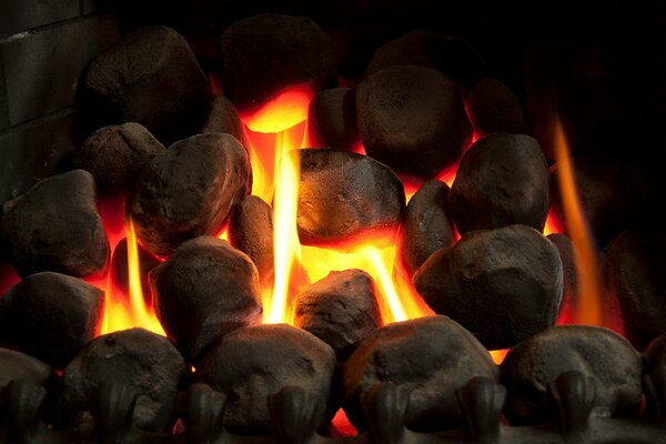 Огонь в камнях дающий тепло