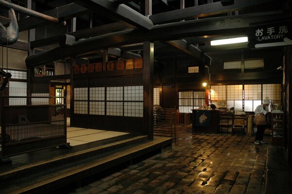 Japoński dom widok od wewnątrz z prywatnymi pokojami