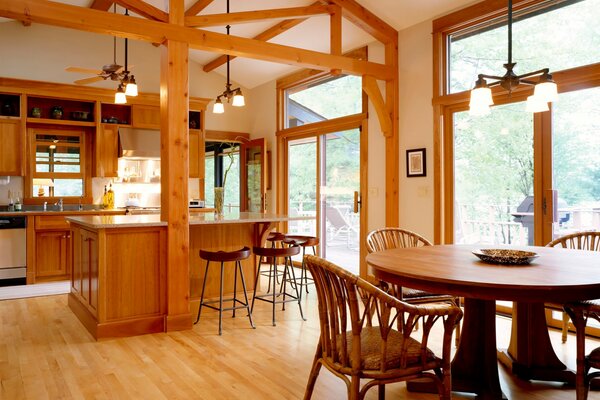 Intérieur de la cuisine et salle à manger finition bois