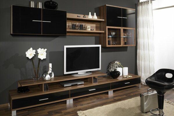 Mur en noir et brun avec TV