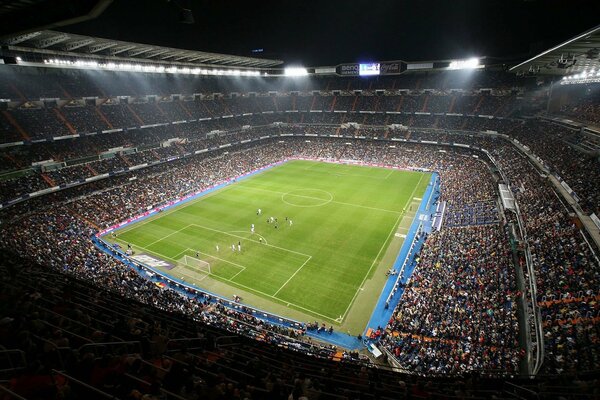 Spettatori allo stadio durante la partita di Real Madrid e Santiago Bernabeu