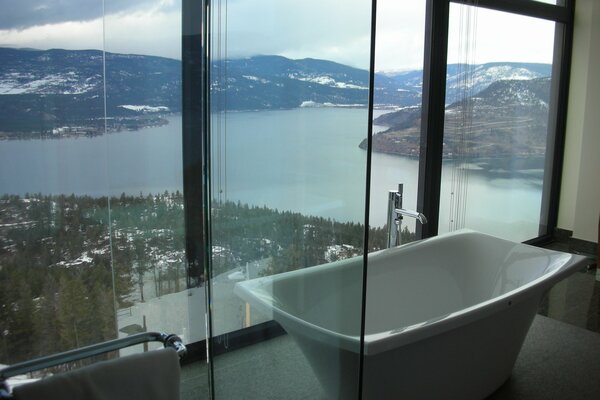 Salle de bain confortable. Bon intérieur