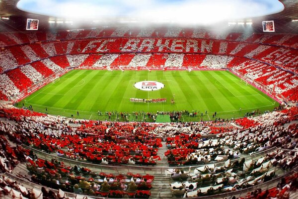 Un estadio de fútbol en Munich con gente