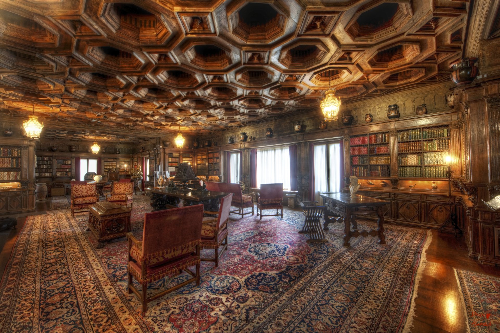 habitación antigüedades libros biblioteca sillas lámparas mesa