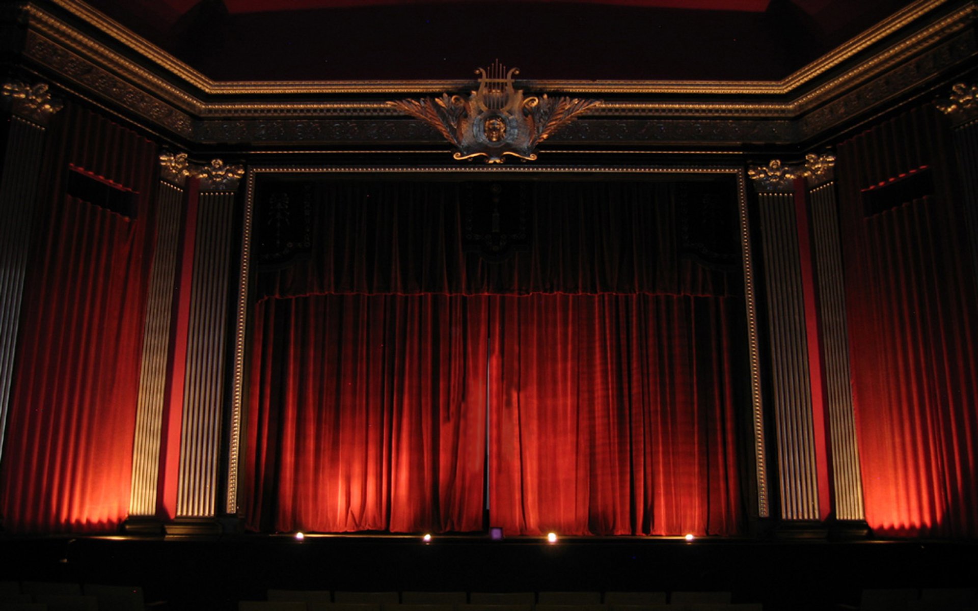 théâtre rideau attente