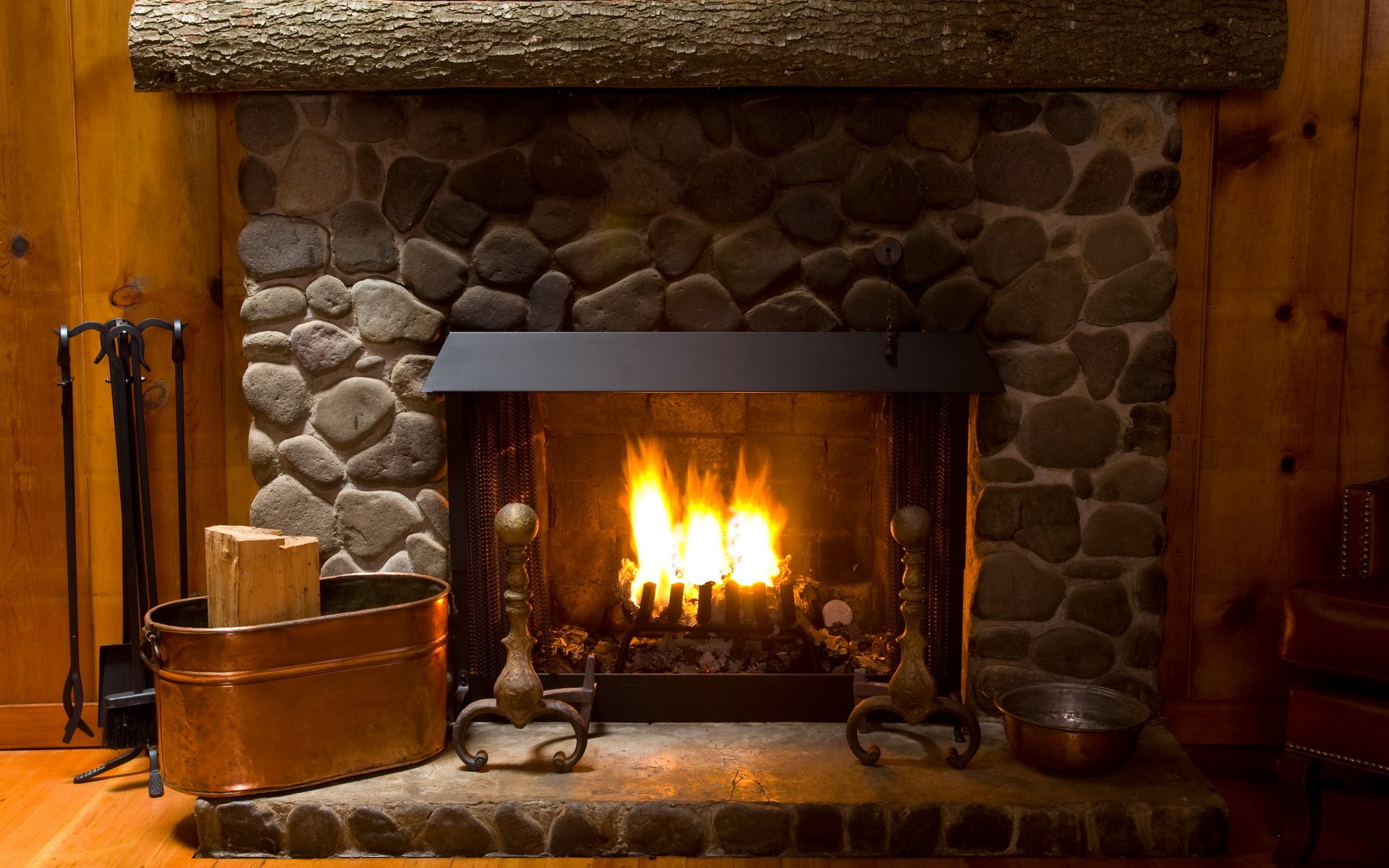 interior habitación apartamento diseño estilo chimenea fuego piedras