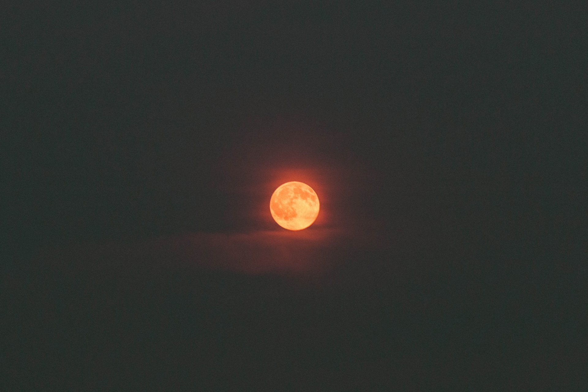 luna cielo nuvole oscurità luna piena luna rossa fuoco