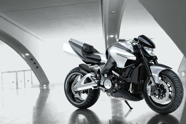 Belle grosse moto argent-noir sur fond futuriste